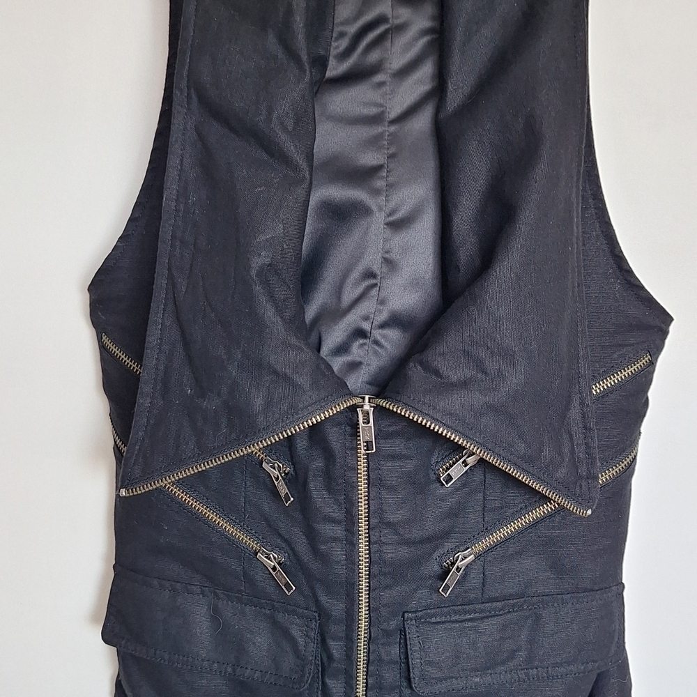 Black Sleeveless Zip-Up Vest